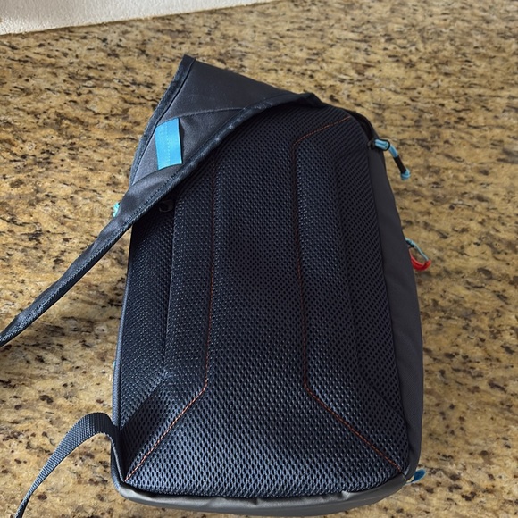 Disney D23 Sling bag - Picture 2 of 8